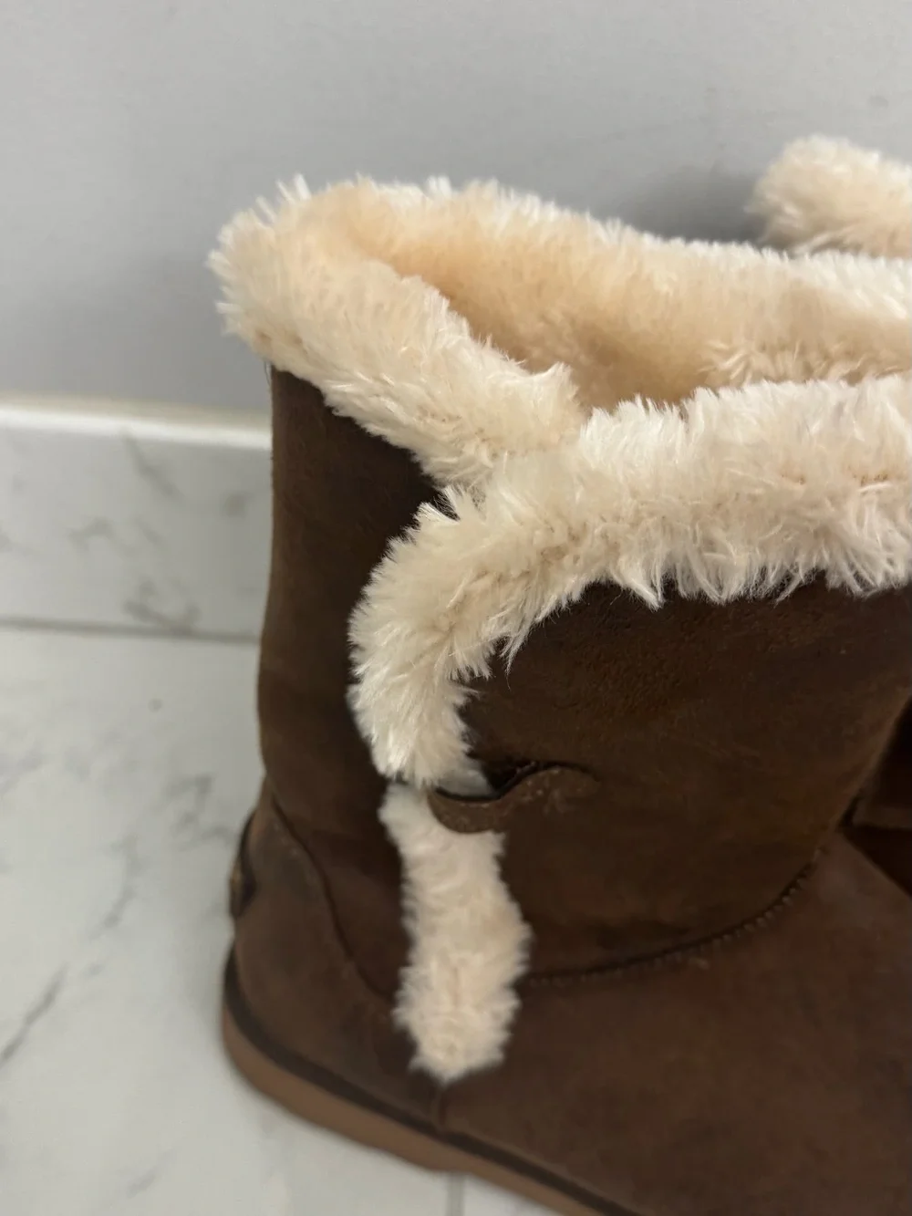 Cozy Chestnut Faux-Suede Winter Boots with Cream Fur Trim